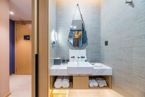 Atour S Hotel Shanghai Oriental Pearl Tower