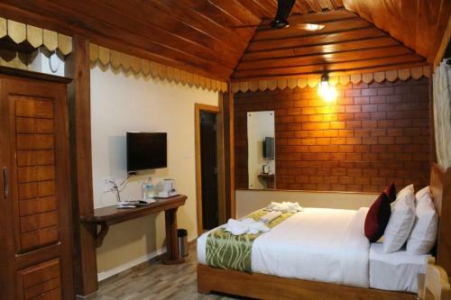 Hotel Whispering Woods By Aura Hospitality