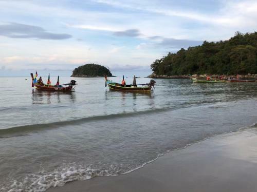Twin Villas Seaview Kata