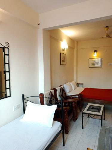 Hotel Alanapoolstay