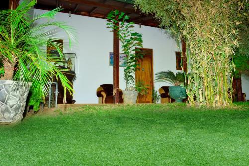 Hostal The Senaro Holiday Inn
