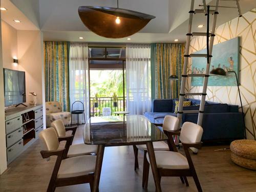 Stylish 1-bedroom Apartments, With Lake View