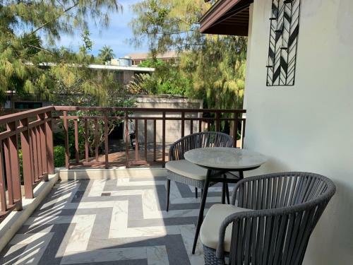 Stylish 1-bedroom Apartments, With Lake View