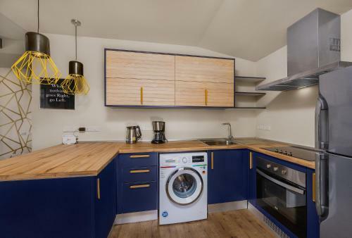 Stylish 1-bedroom Apartments, With Lake View