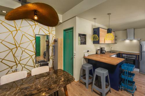 Stylish 1-bedroom Apartments, With Lake View