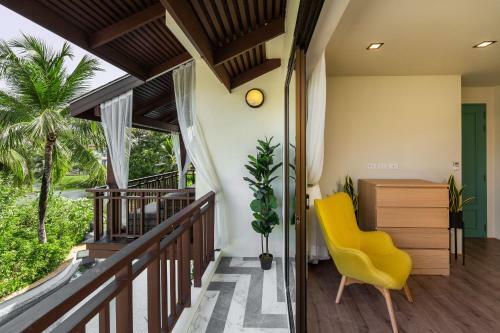 Stylish 1-bedroom Apartments, With Lake View