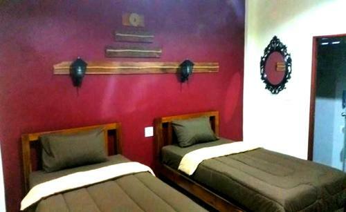 Hostal The Miracle Guesthouse & Diving