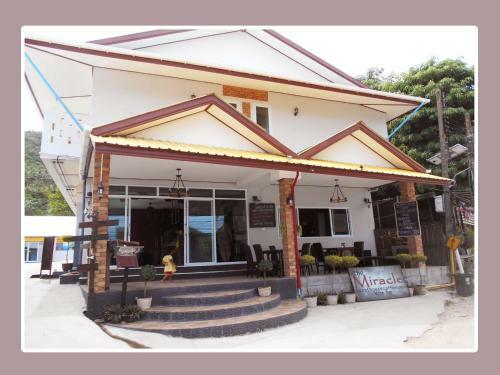 Hostal The Miracle Guesthouse & Diving