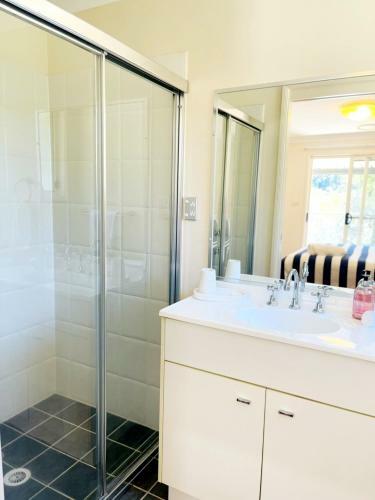 Woy Woy Riverside Private Exclusive Holiday Home