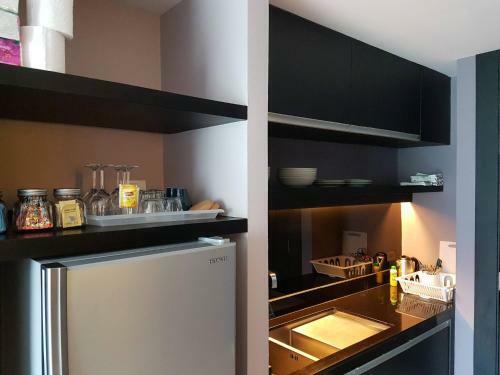 Hostal 3306 Patong Beachfront Apartment Cozy Condoresort