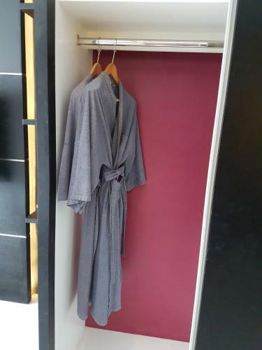 Hostal 3306 Patong Beachfront Apartment Cozy Condoresort
