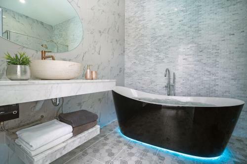 Villa Skyline Patong New Modern Seaview+gym+sauna+pool Villa