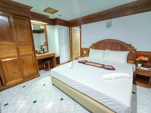 Hotel Black Pearl 100 Meters From Patong Beach