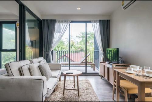The Deck Patong Hot Apartment One Hall