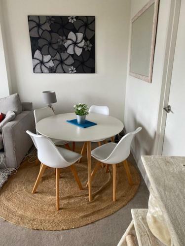 Home Away From Home Private Ensuite Bathroom & Wifi