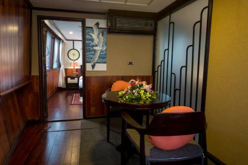 L'azalee Cruise Halong