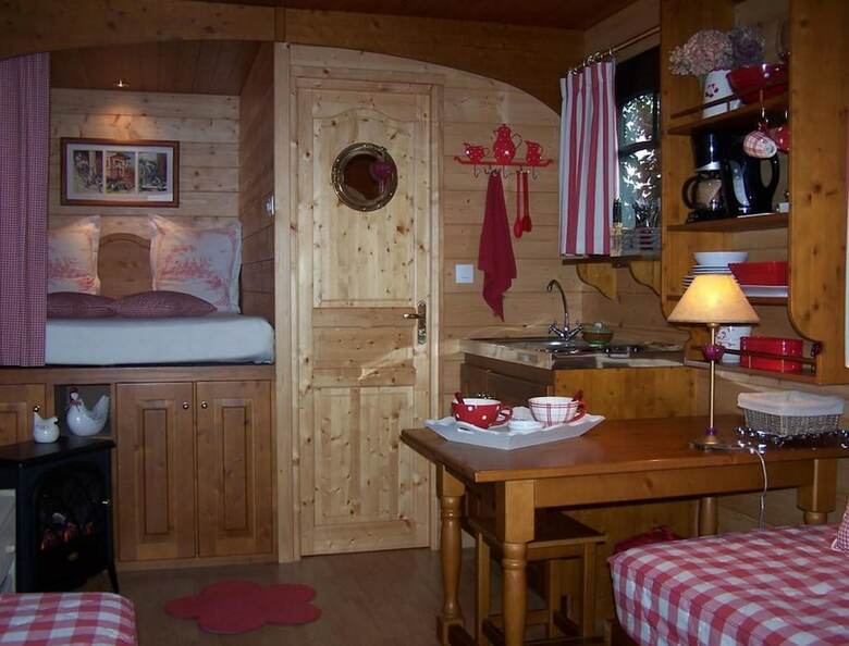 Hostal La Roulotte De La Vall�e Du Lot