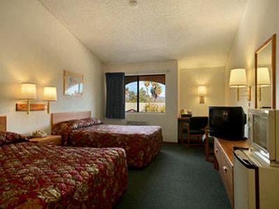 Hotel Super 8 Escondido