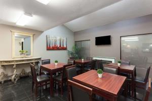 Hotel Super 8 Escondido