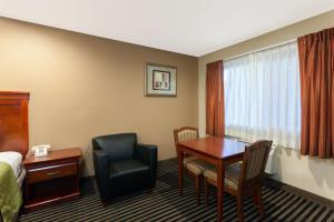 Hotel Super 8 Escondido