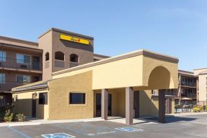 Hotel Super 8 Escondido