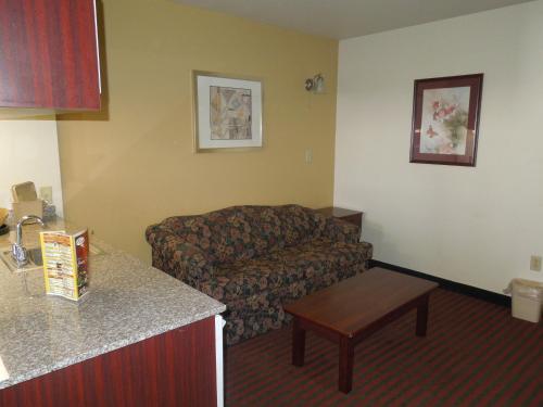 Hotel Bridgepointe Inn & Suites Toledo-perrysburg