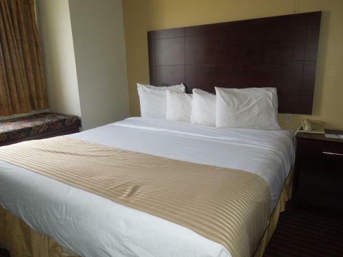 Hotel Bridgepointe Inn & Suites Toledo-perrysburg