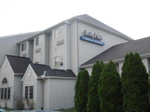 Hotel Bridgepointe Inn & Suites Toledo-perrysburg