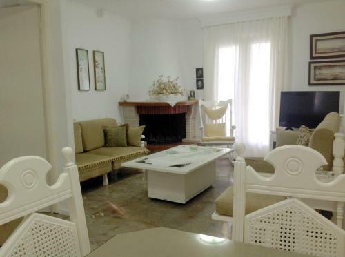 Beautiful Sea Front Villa With 650m2 Garden