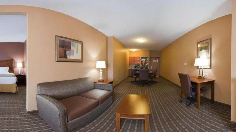 Holiday Inn Express Hotel & Suites Suffolk
