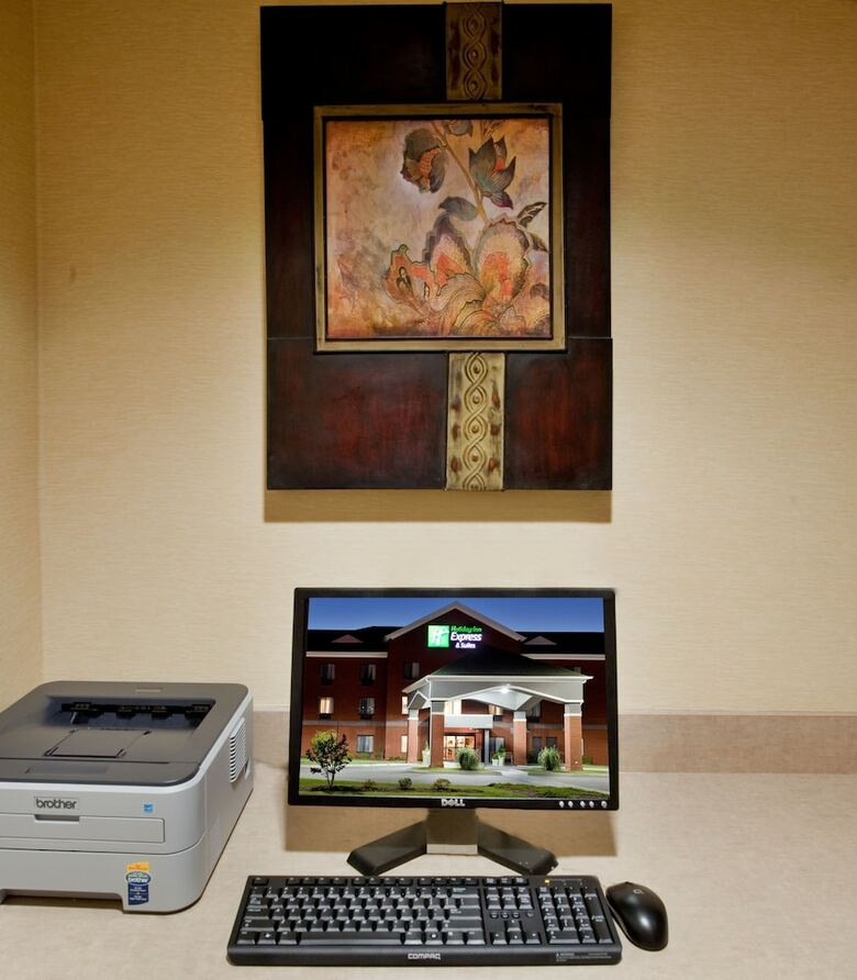 Holiday Inn Express Hotel & Suites Suffolk