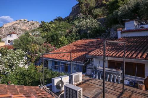 Under The Clock Tower (greek Traditional 125m2 Home)