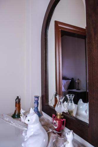 Under The Clock Tower (greek Traditional 125m2 Home)