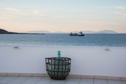 Thalassa Seafront Brand New 1bd House In Naousa