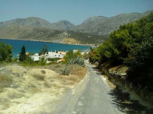 Vera's Sunny Apartment - 2bd - Steps To Beach - Kitchen - Free Parking
