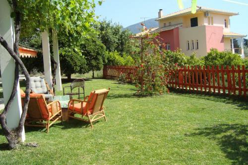 Villa's Ground Floor Apartment With 60 Qm Swimming Pool