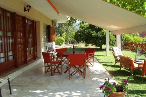 Villa's Ground Floor Apartment With 60 Qm Swimming Pool