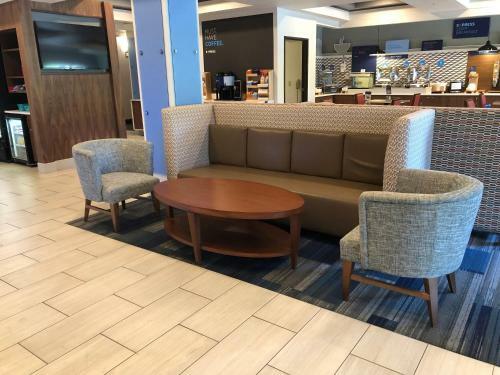 Holiday Inn Express Hotel & Suites Ashland
