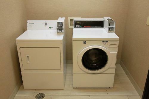 Holiday Inn Express Hotel & Suites Ashland