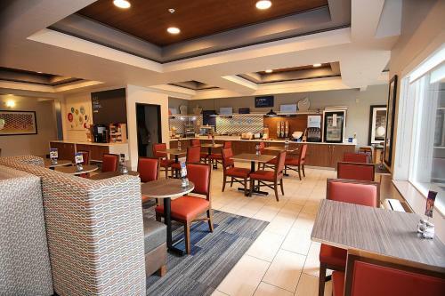 Holiday Inn Express Hotel & Suites Ashland