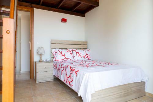 Villa Kristin 2 - Great Location, Sea Views, Bbq