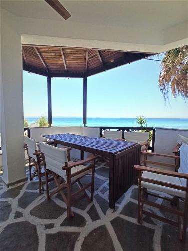 Zennova #22 Nikiti Sea Side House