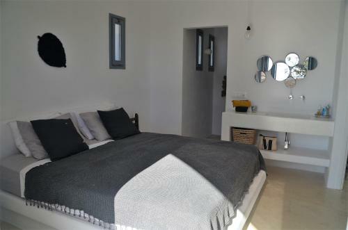 The Hedonist Square Cycladic House With Sea View