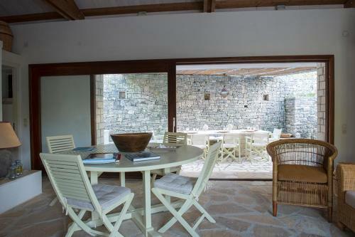 Paxos' Villa - Pool & AC