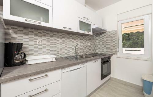 Nice Apartment In Stara Novalja With 2 Bedrooms