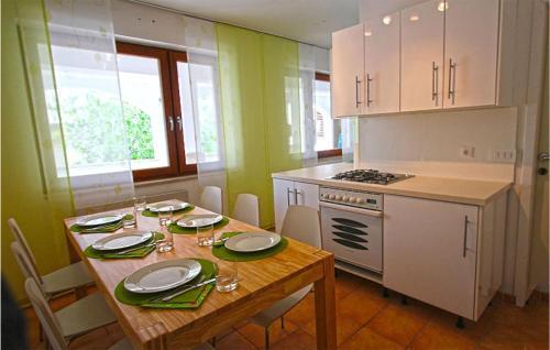 Amazing Apartment In Ribarica With 2 Bedrooms
