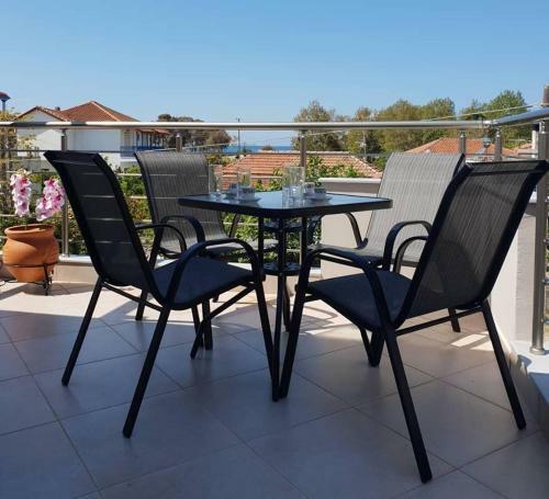 Apartment With 2 Bedrooms In Ammoudia