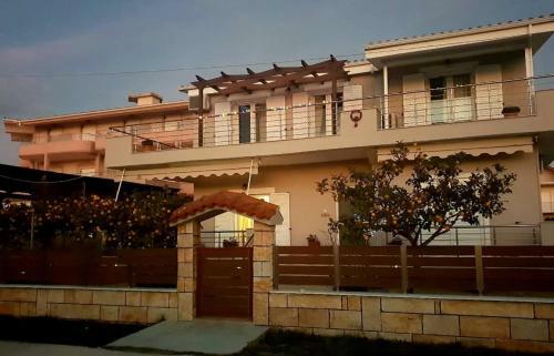 Apartment With 2 Bedrooms In Ammoudia