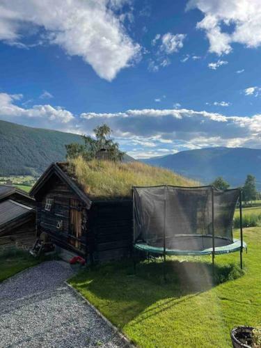 Koselig Lite Hus P� G�rdstun - Unikt Sted