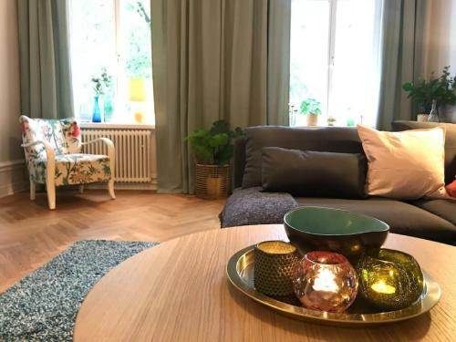 Artistic And Light 2 Room Apartment In Sofo 65sqm